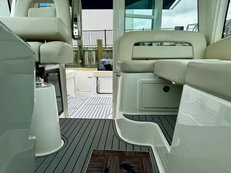 Slide: The Image of Boston Whaler 315 CONQUEST 2016 - 16