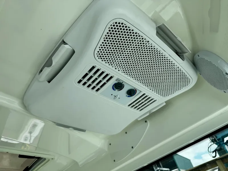 Slide: The Image of Boston Whaler 315 CONQUEST 2016 - 10