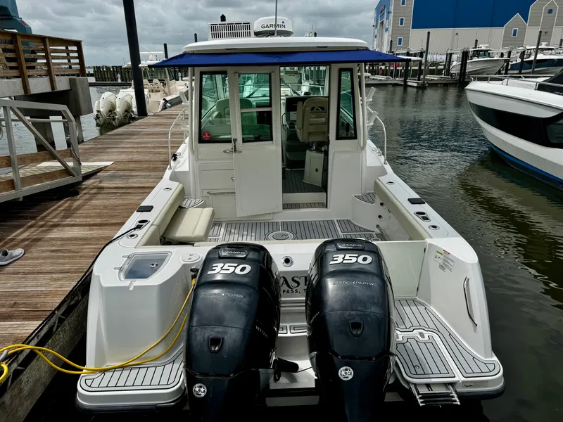 Slide: The Image of Boston Whaler 315 CONQUEST 2016 - 4