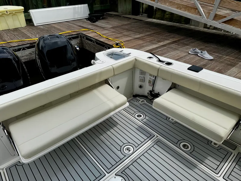 Slide: The Image of Boston Whaler 315 CONQUEST 2016 - 8