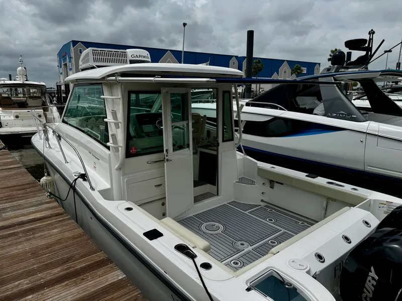 Slide: The Image of Boston Whaler 315 CONQUEST 2016 - 5