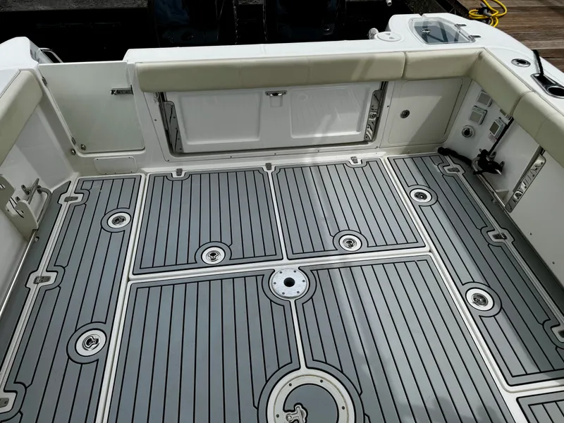 Slide: The Image of Boston Whaler 315 CONQUEST 2016 - 6