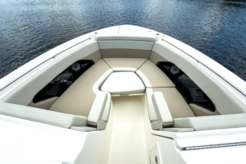 Slide: The Image of Boston Whaler 280 Vantage 2026 - 20