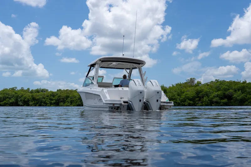 Slide: The Image of Boston Whaler 280 Vantage 2026 - 28