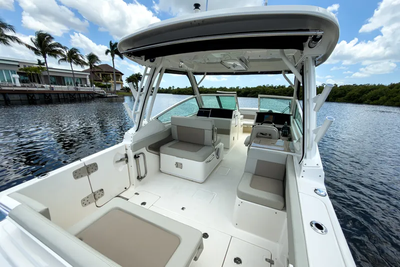 Slide: The Image of Boston Whaler 280 Vantage 2026 - 5