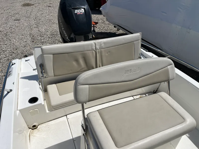 Slide: The Image of Boston Whaler 210 DAUNTLESS 2017 - 11