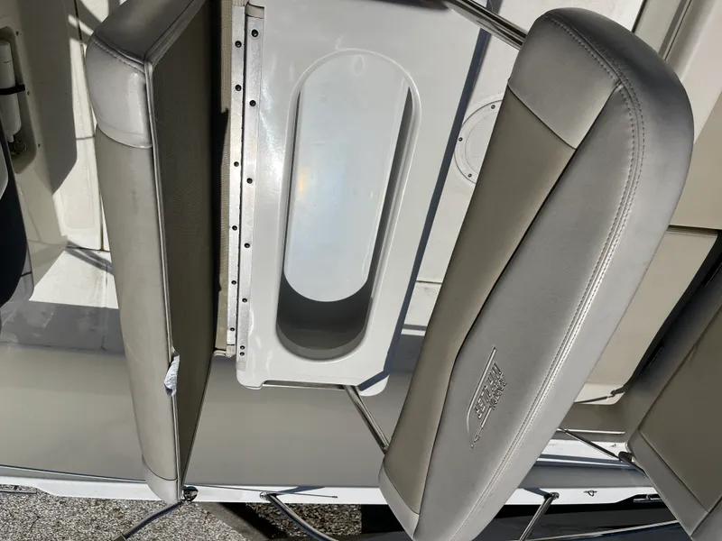 Slide: The Image of Boston Whaler 210 DAUNTLESS 2017 - 12