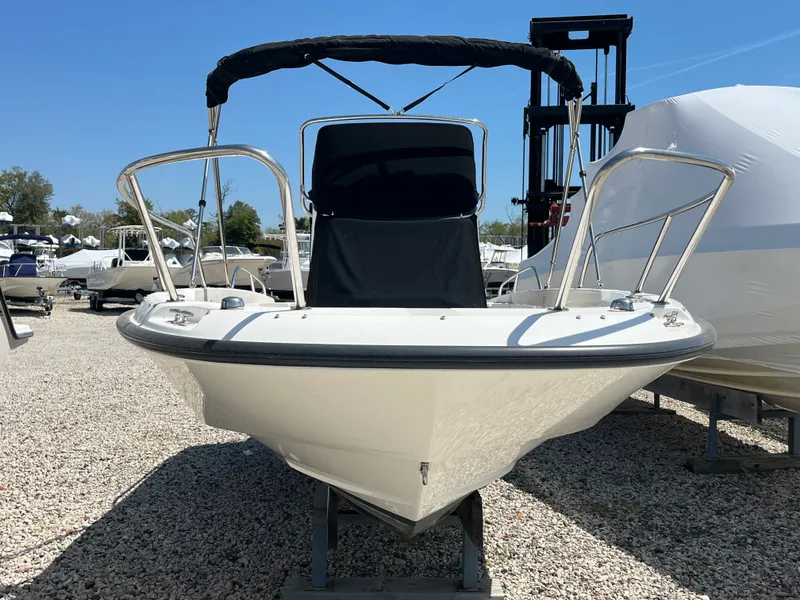 Slide: The Image of Boston Whaler 210 DAUNTLESS 2017 - 2