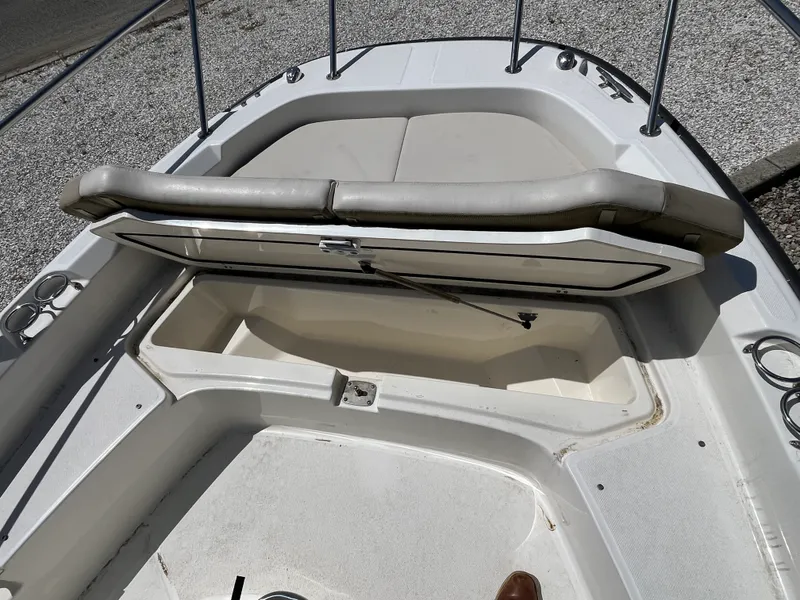 Slide: The Image of Boston Whaler 210 DAUNTLESS 2017 - 5