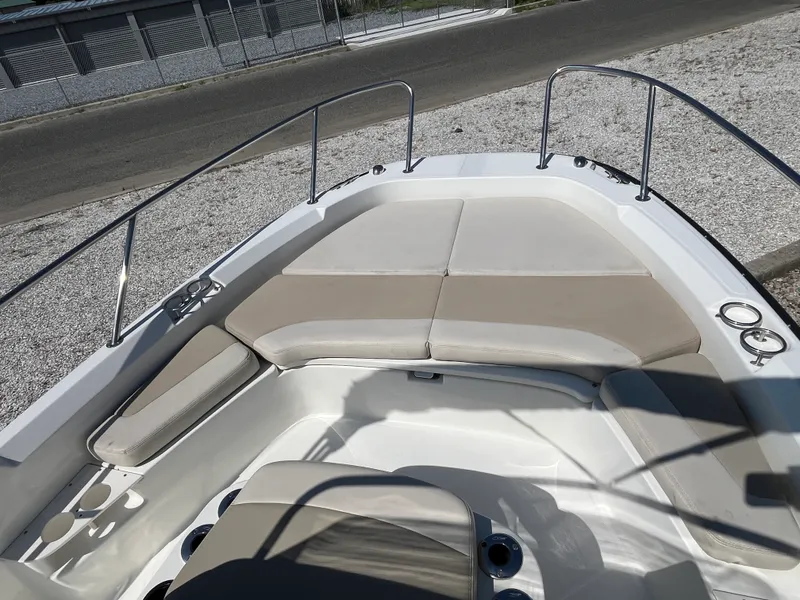 Slide: The Image of Boston Whaler 210 DAUNTLESS 2017 - 8