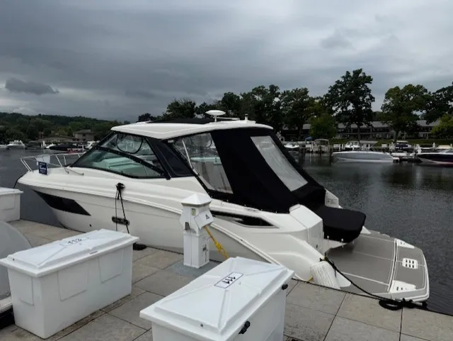 The Image of Sea Ray Sundancer 320 2026 - 0
