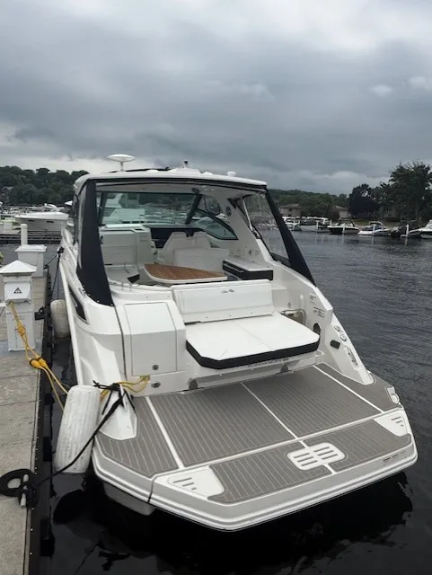 Slide: The Image of Sea Ray Sundancer 320 2026 - 2
