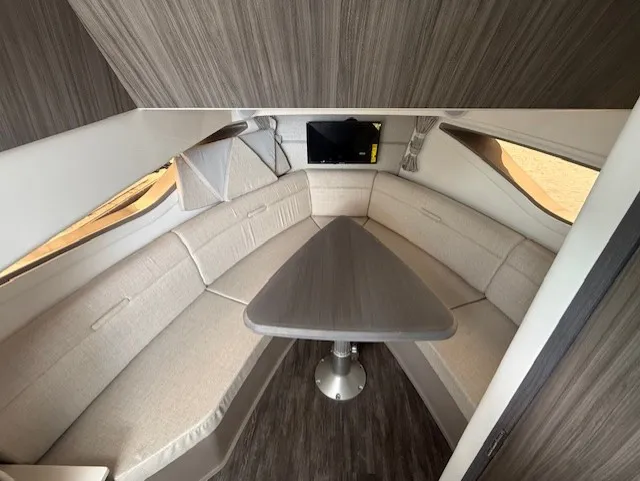Slide: The Image of Sea Ray Sundancer 320 2026 - 11