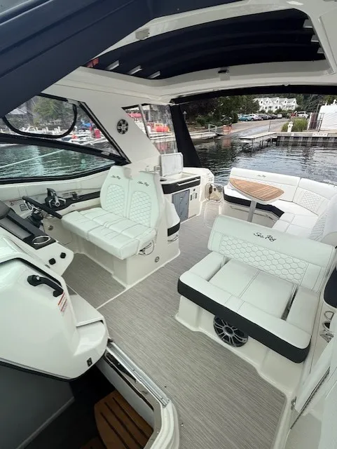 Slide: The Image of Sea Ray Sundancer 320 2026 - 5