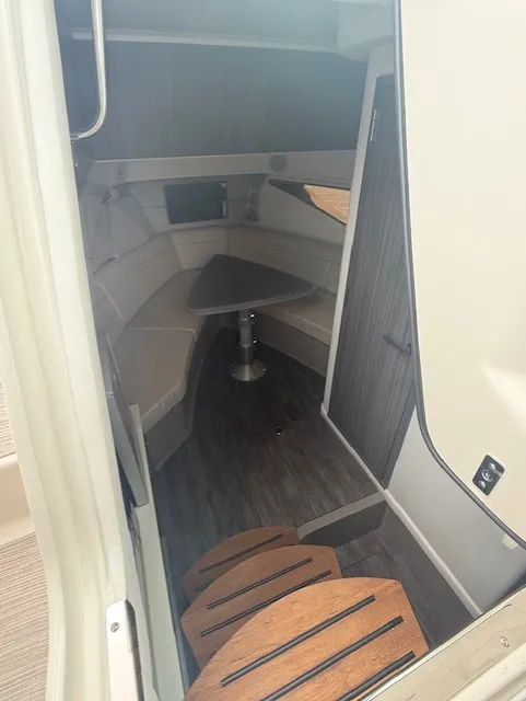 Slide: The Image of Sea Ray Sundancer 320 2026 - 10