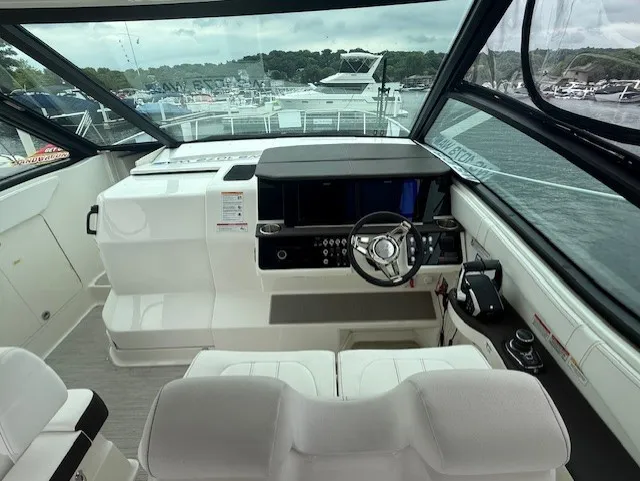 Slide: The Image of Sea Ray Sundancer 320 2026 - 8