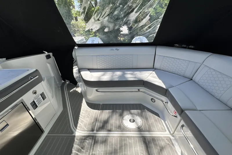 Slide: The Image of Sea Ray Sundancer 320 Outboard 2026 - 11