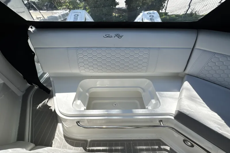 Slide: The Image of Sea Ray Sundancer 320 Outboard 2026 - 14