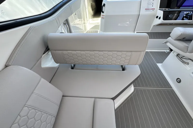 Slide: The Image of Sea Ray Sundancer 320 Outboard 2026 - 17
