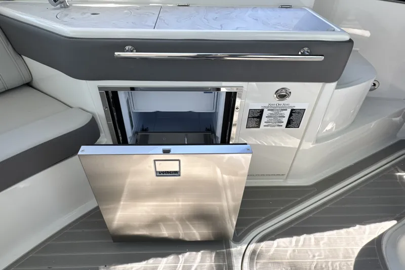 Slide: The Image of Sea Ray Sundancer 320 Outboard 2026 - 21