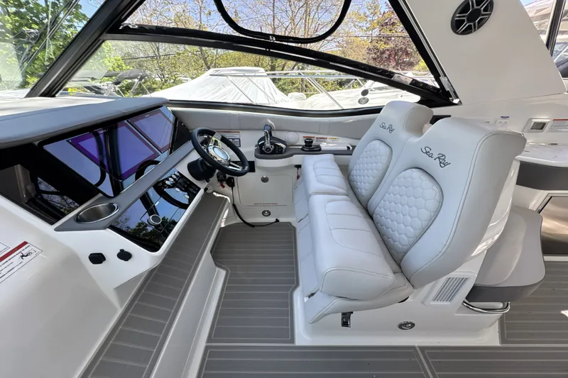 Slide: The Image of Sea Ray Sundancer 320 Outboard 2026 - 24