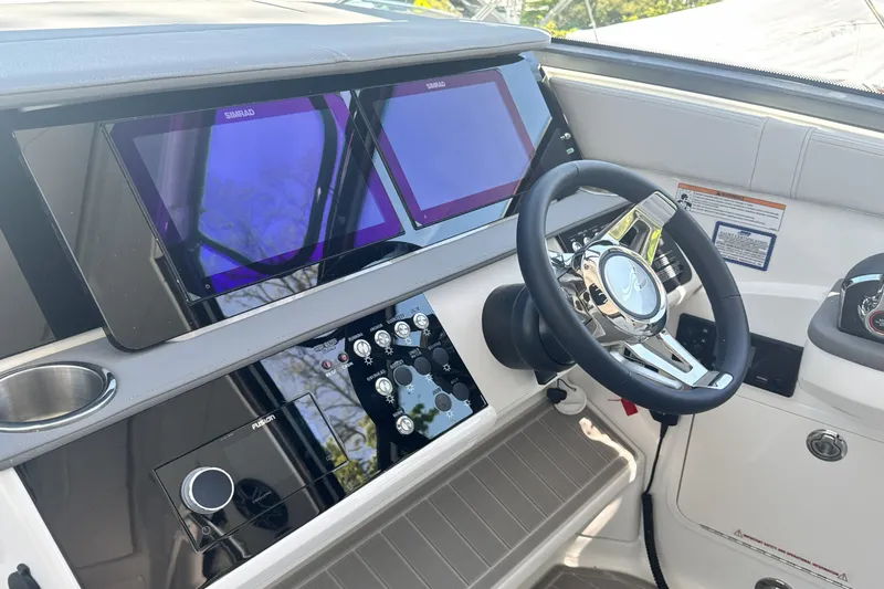 Slide: The Image of Sea Ray Sundancer 320 Outboard 2026 - 28