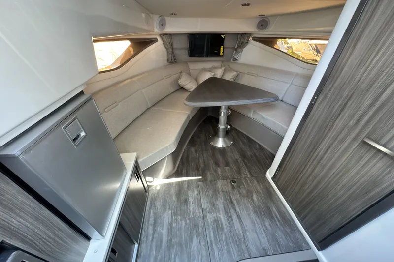 Slide: The Image of Sea Ray Sundancer 320 Outboard 2026 - 31