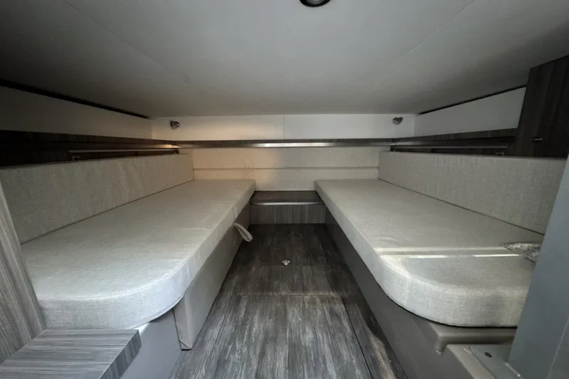 Slide: The Image of Sea Ray Sundancer 320 Outboard 2026 - 35