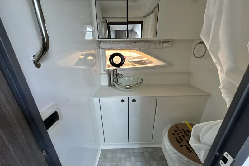 Slide: The Image of Sea Ray Sundancer 320 Outboard 2026 - 40