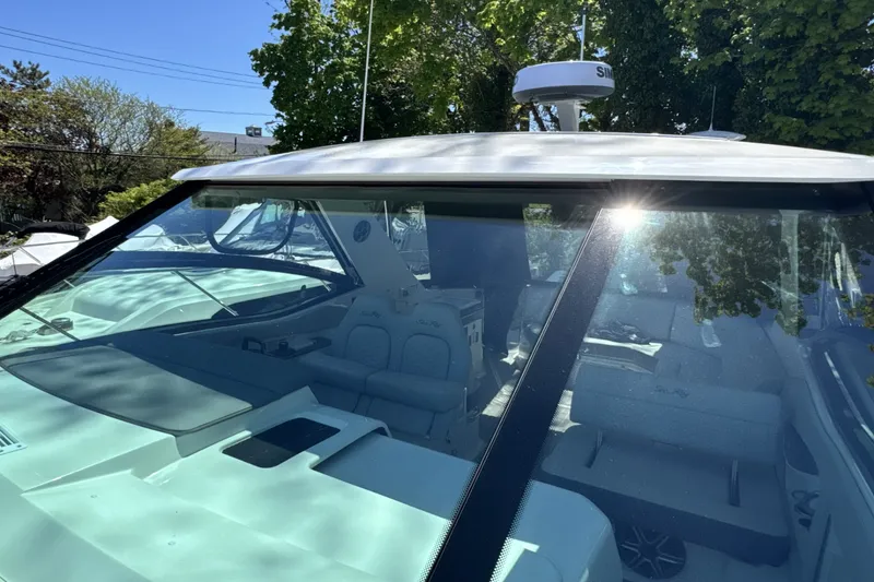 Slide: The Image of Sea Ray Sundancer 320 Outboard 2026 - 47