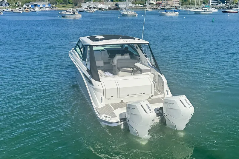 Slide: The Image of Sea Ray Sundancer 320 Outboard 2026 - 50