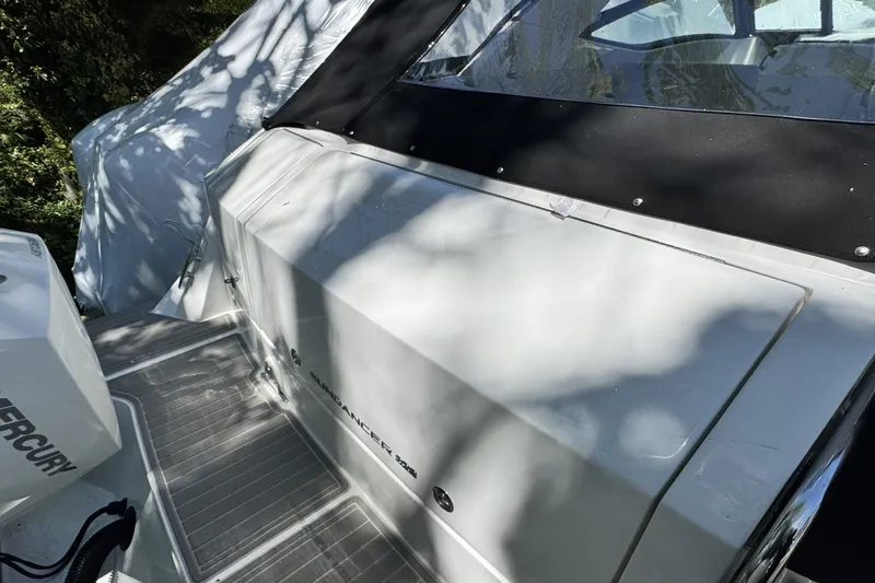 Slide: The Image of Sea Ray Sundancer 320 Outboard 2026 - 7