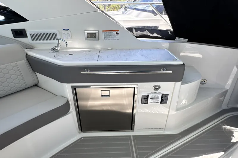 Slide: The Image of Sea Ray Sundancer 320 Outboard 2026 - 16