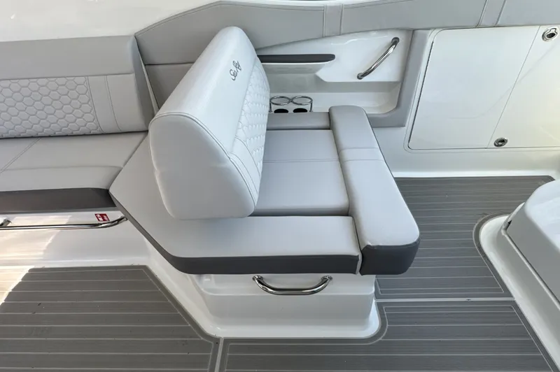 Slide: The Image of Sea Ray Sundancer 320 Outboard 2026 - 20