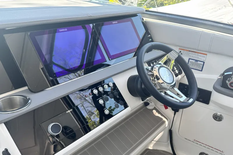 Slide: The Image of Sea Ray Sundancer 320 Outboard 2026 - 25