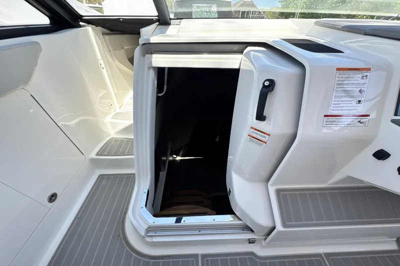 Slide: The Image of Sea Ray Sundancer 320 Outboard 2026 - 27