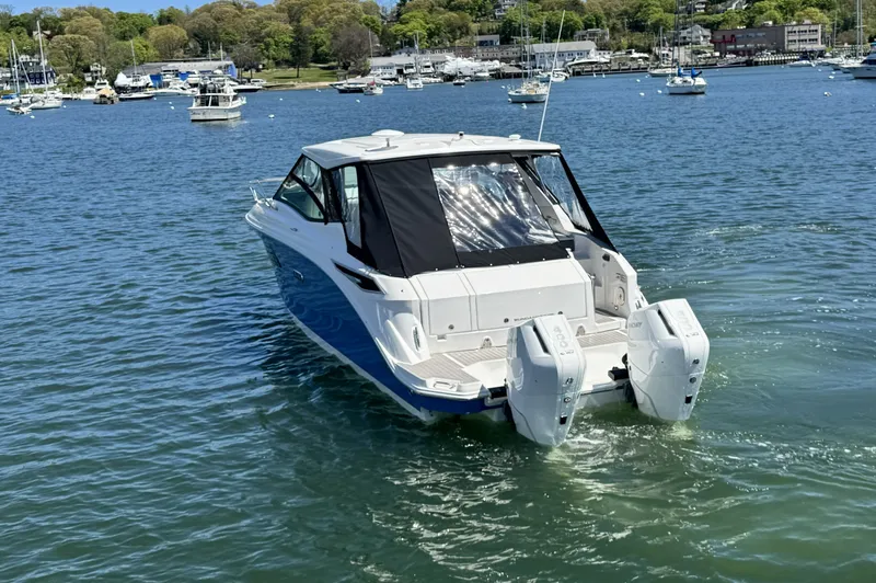 Slide: The Image of Sea Ray Sundancer 320 Outboard 2026 - 3