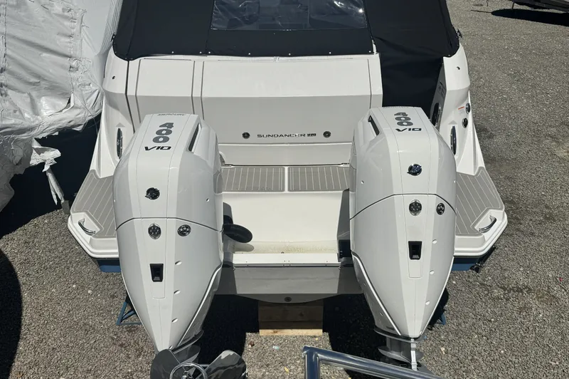 Slide: The Image of Sea Ray Sundancer 320 Outboard 2026 - 4