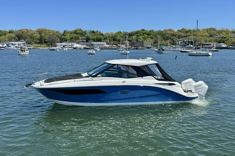 Slide: The Image of Sea Ray Sundancer 320 Outboard 2026 - 45