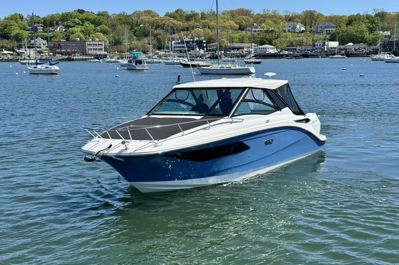 Slide: The Image of Sea Ray Sundancer 320 Outboard 2026 - 46