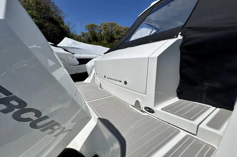 Slide: The Image of Sea Ray Sundancer 320 Outboard 2026 - 7