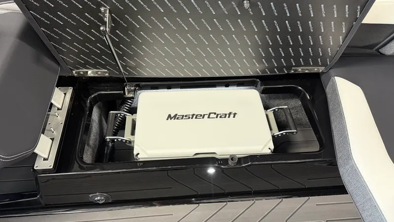 Slide: The Image of Mastercraft X24 2026 - 33