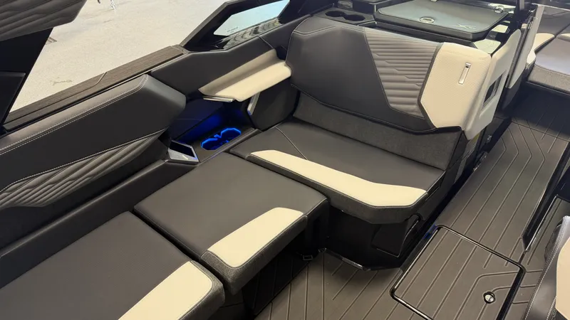 Slide: The Image of Mastercraft X24 2026 - 48