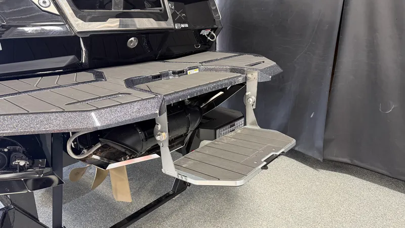 Slide: The Image of Mastercraft X24 2026 - 13