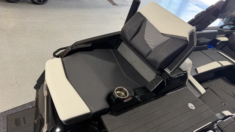 Slide: The Image of Mastercraft X24 2026 - 18
