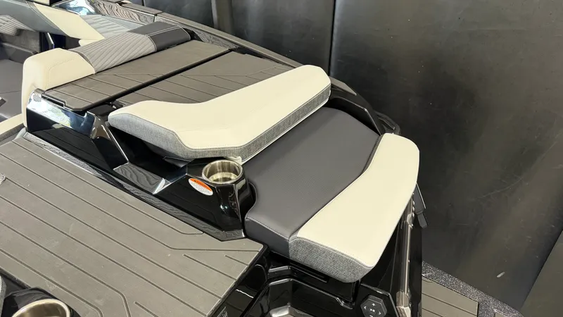 Slide: The Image of Mastercraft X24 2026 - 19