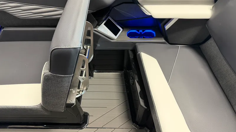 Slide: The Image of Mastercraft X24 2026 - 50