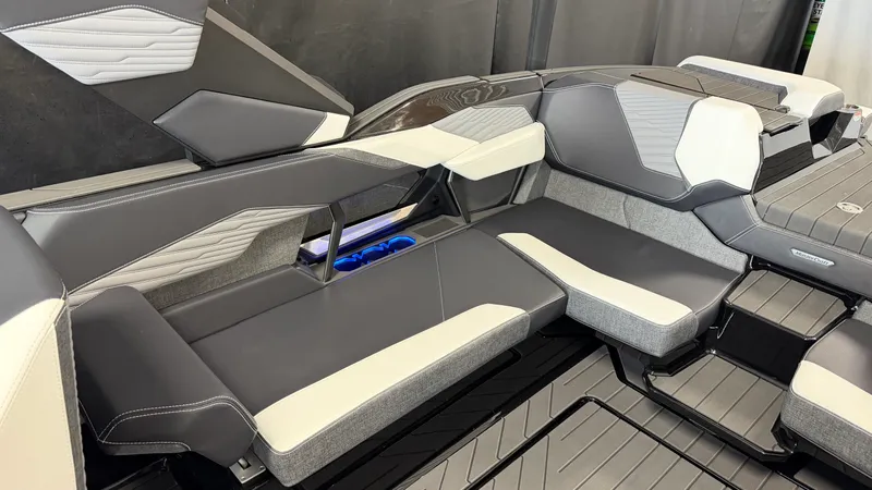 Slide: The Image of Mastercraft X24 2026 - 31