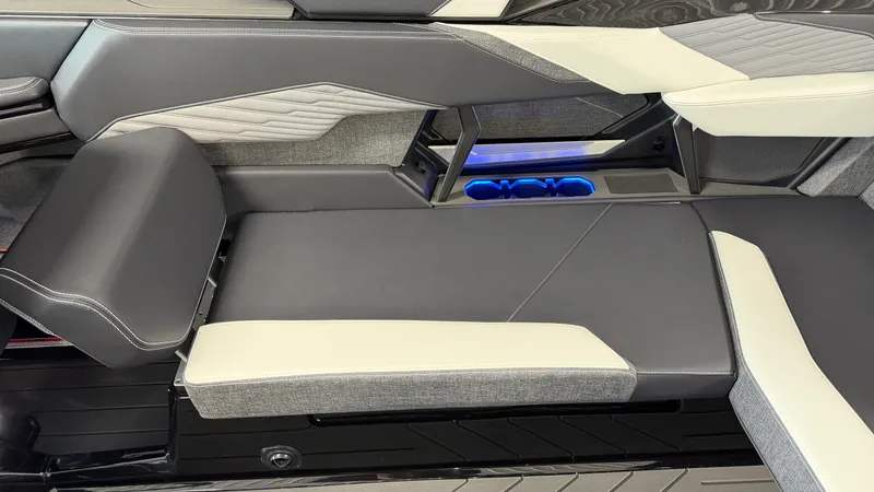 Slide: The Image of Mastercraft X24 2026 - 32
