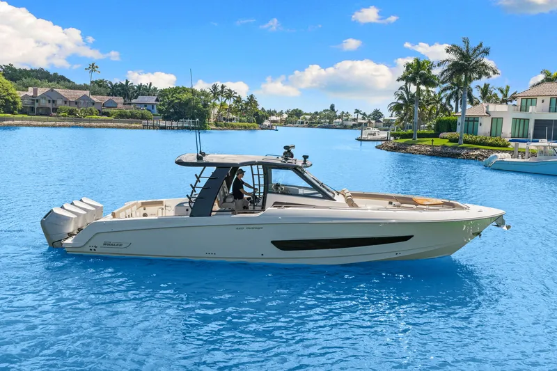 Slide: The Image of Boston Whaler 420 Outrage 2026 - 14